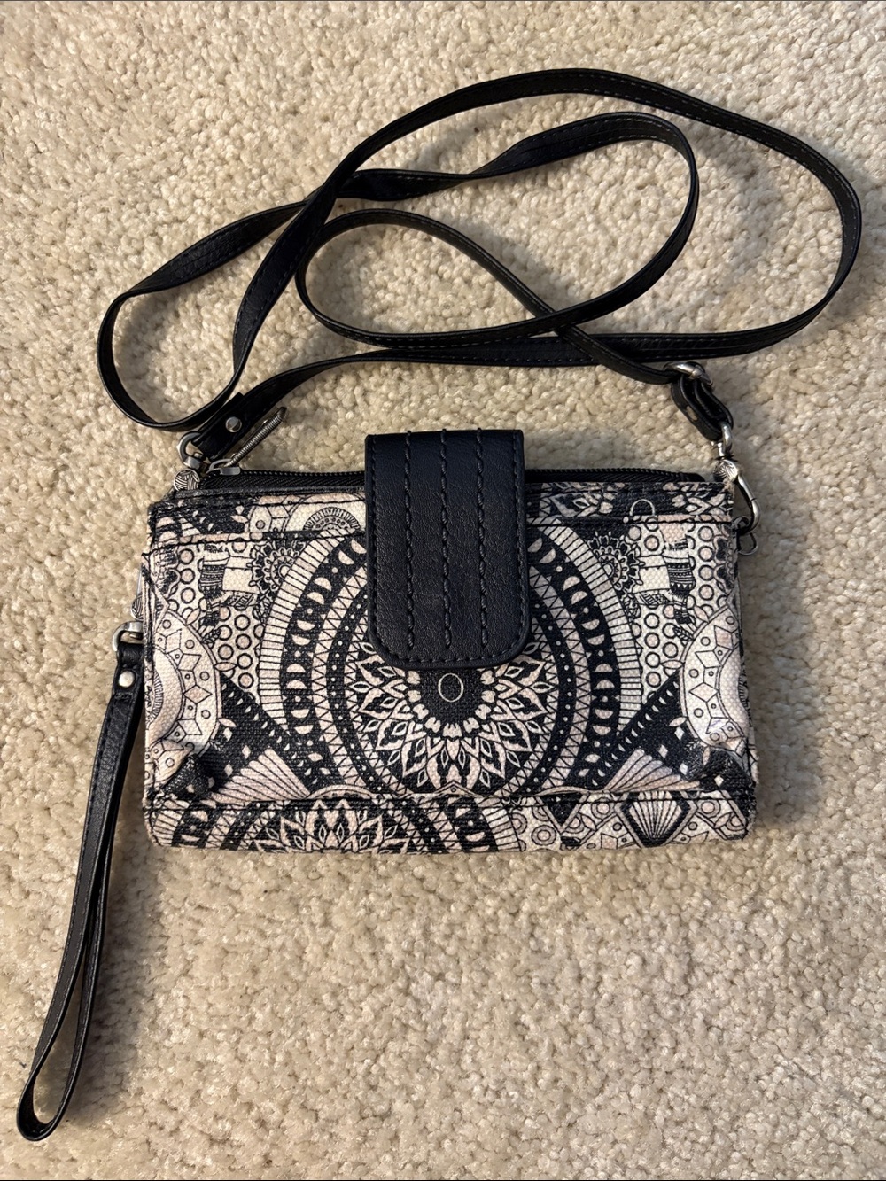 Sakroots Black & White Mandala Print Organizer Crossbody/Wallet/Wristlet Bag